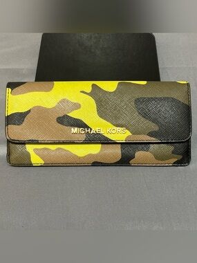 Michael Michael Kors Jet Set Camo Saffiano Travel Flat Front Wallet